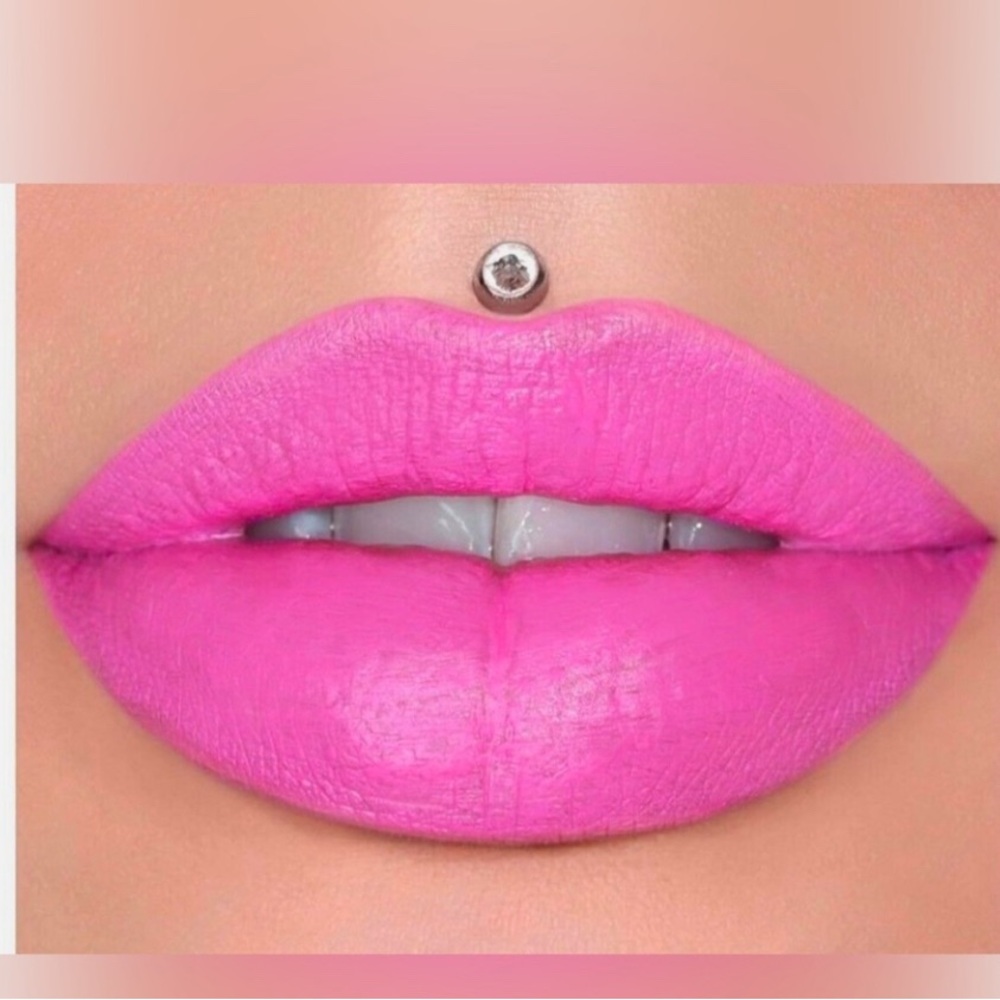 Pink Velvet Lipstick Jeffree Star pink messiah